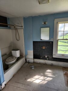 Upper bathroom before 2
